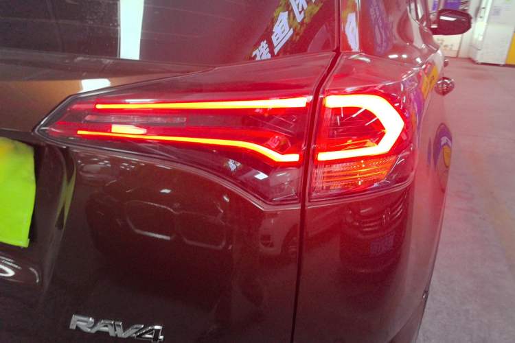 Used Toyota RAV4 2019 2.0L CVT Two-Wheel Drive Pioneer Edition China V Standard
