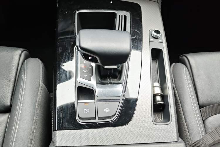 Used Audi Q5L 2022 Updated 45T Luxury Dynamic Version Gear Lever