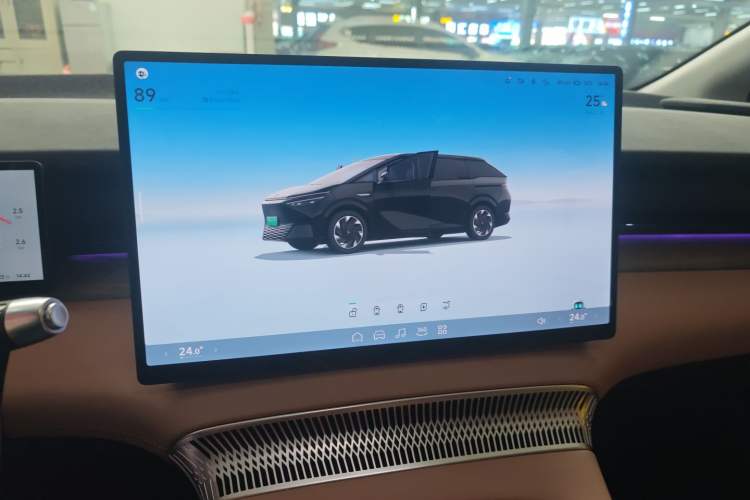 Used XPeng X9 2024 702 Ultra-Long Range Pro