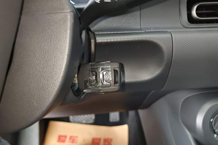 Used Wuling Hongguang New Energy 2024 All-Electric Model 300KM Standard Version Interior 1