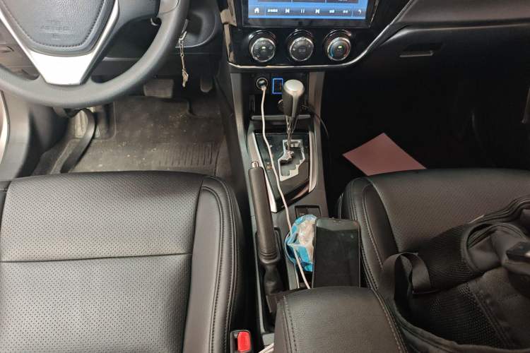 Used Toyota Corolla 2017 Revised Version 1.6L S-CVT GL Gear Lever