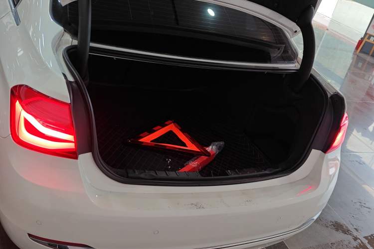 Used BMW 3 Series 2017 320Li Fashion Model
