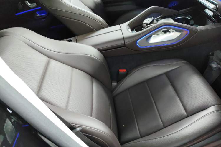 Used Mercedes-Benz GLE 2022 Facelifted GLE 350 4MATIC Fashion Edition Right Front Seat