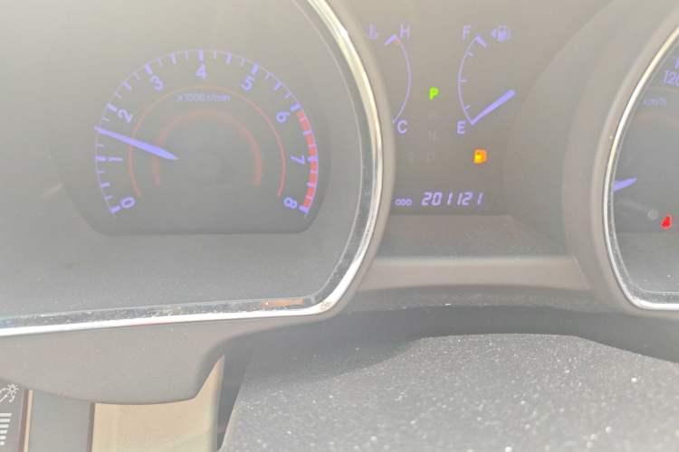 Used Toyota Highlander 2012 2.7L 2WD 5-Seater Elite Edition Odometer Close Up