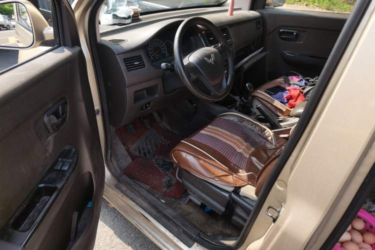 Used Wuling Rongguang V 2016 1.5L Practical Version Non-Power-Assisted