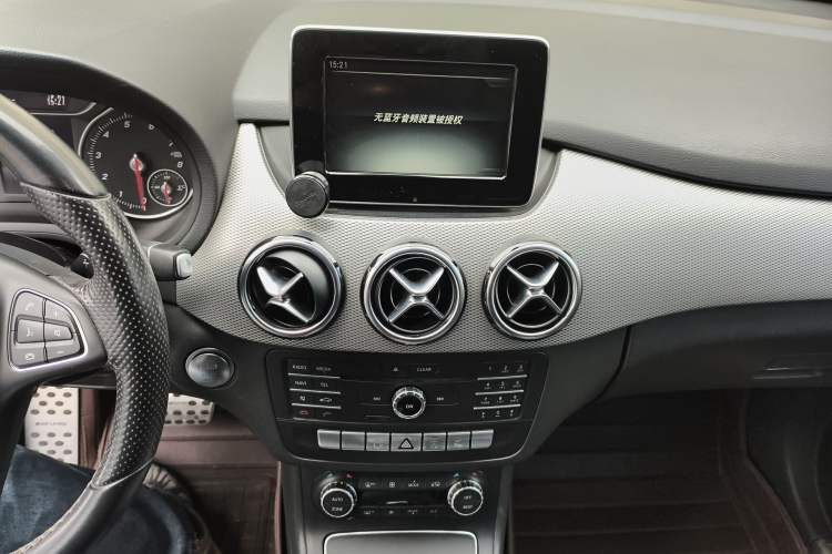 Used Mercedes-Benz B-Class 2015 B 200 Fashion Model Audio And AC Panel
