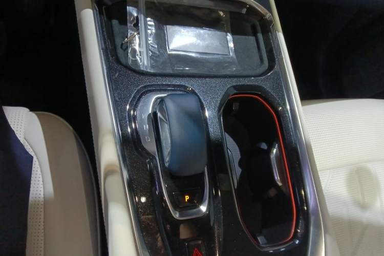 Used Zeekr 009 2024 7-Seater Walk-Through Version Four-Wheel Drive 108 kWh Gear Lever