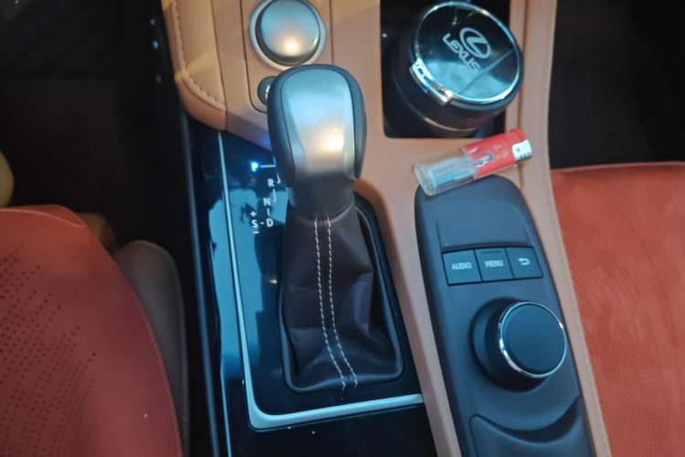 Used Lexus ES 2015 300h Comfort Edition Gear Lever