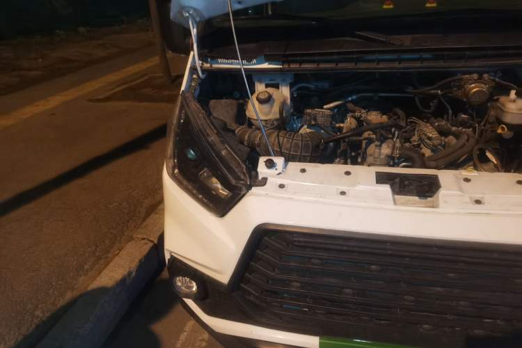 Used JMC Transit 2019 2.8T Commercial Version Long Wheelbase Mid-Roof 6-Seater Rear Single Tire China VI Emission Standard – JX493 Right Front Headlight