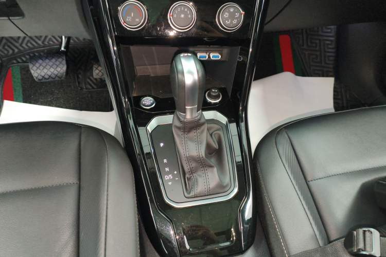 Used Volkswagen T-ROC 2021 280TSI DSG Two-Wheel Drive Comfort Connect Edition
