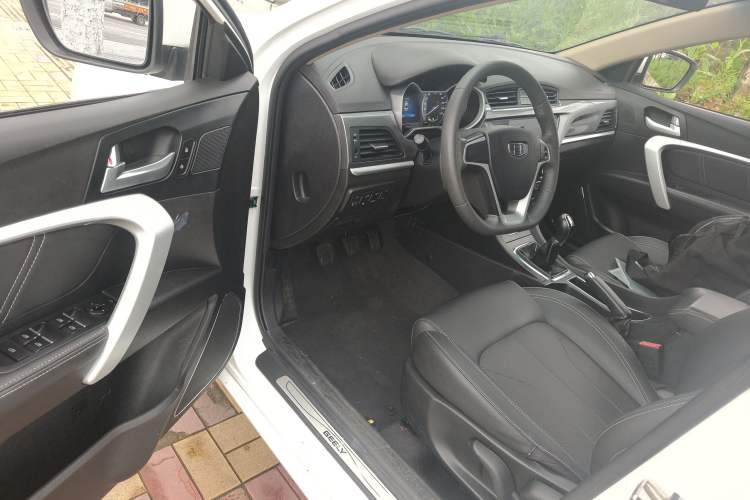Used Geely Auto Emgrand 2017 Sedan Million Edition 1.5L Manual Upward Connect Version Driver Seat