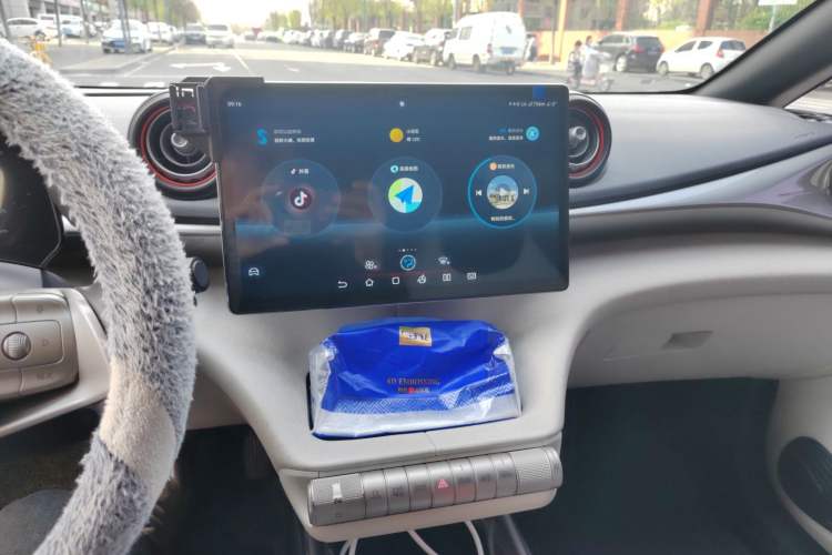 Used BYD Dolphin 2021 405 km Fashion Edition Audio And AC Panel