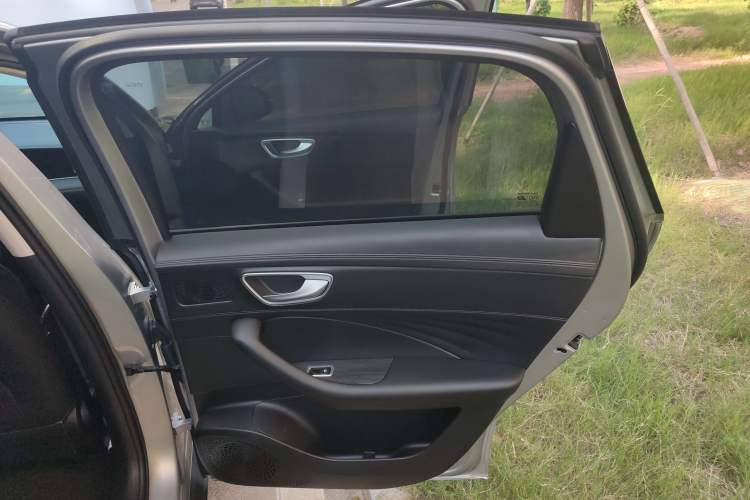 Used Roewe D7 2023 DMH 125km Superior Edition