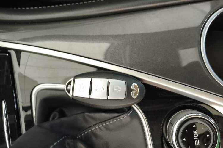 Used Infiniti Q50L 2018 2.0T Comfort Edition China VI Standard Vehicle Key
