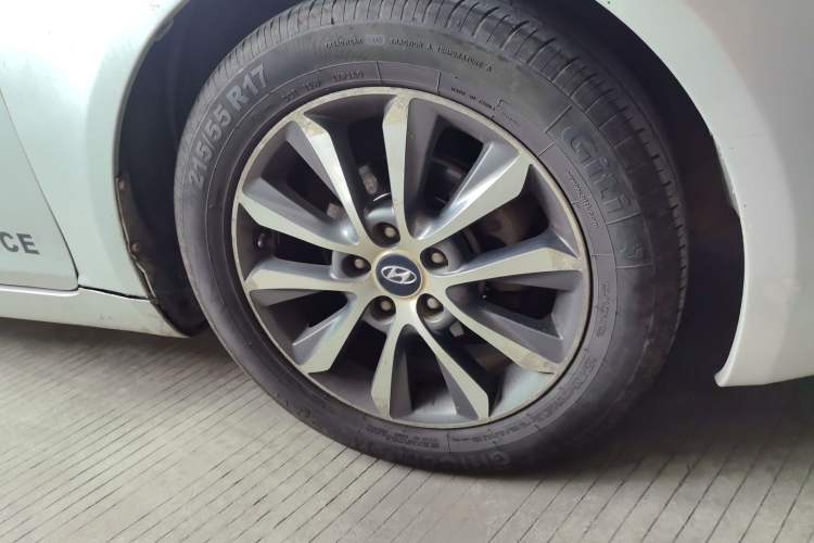 Used Hyundai Sonata 2013 2.0L Automatic Fashion Edition Right Front Wheel Hub