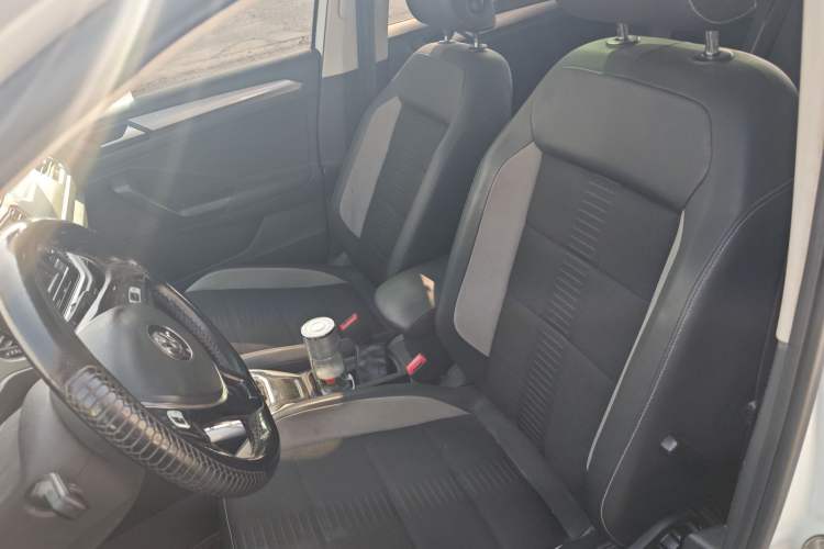 Used Volkswagen T-ROC 2018 230TSI DSG Two-Wheel Drive Advanced Version China V Standard