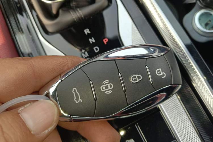 Used Hongqi H5 2025 2.0T Automatic Xuan Ying Edition
