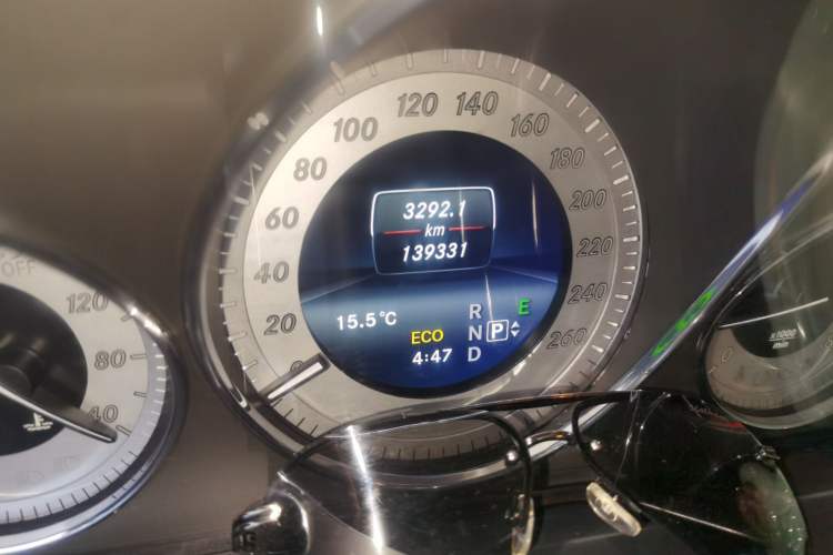 Used Mercedes-Benz GLK-Class 2015 GLK 260 4MATIC Fashion Edition Ultimate Version Odometer Close Up