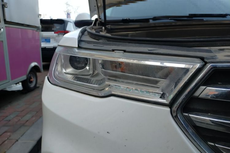 Used Haval H6 2017 Blue Label 2.0T Automatic Two-Wheel Drive Smart Edition Right Front Headlight