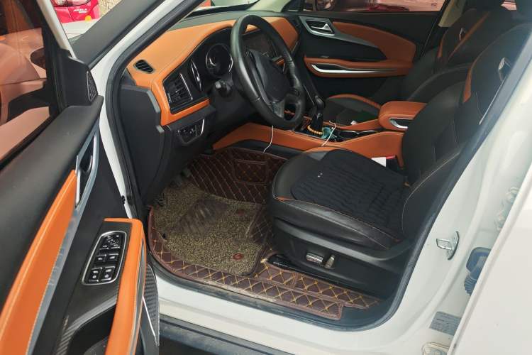 Used Zotye T300 2017 1.5L Manual Luxury Model Driver Seat