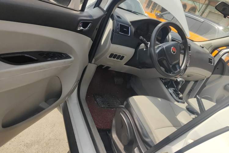 Used FORTHING Joyear XV 2015 1.6L CVT Comfort Model Driver Seat