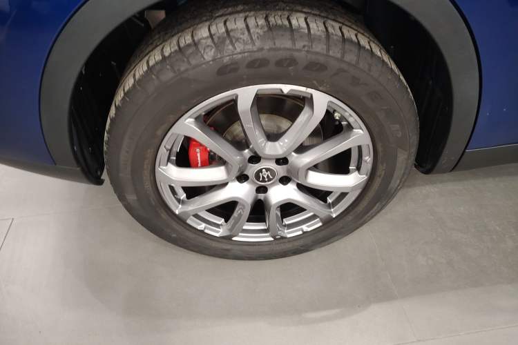 Used Maserati Levante 2019 3.0T Standard Version China VI Right Rear Wheel Hub