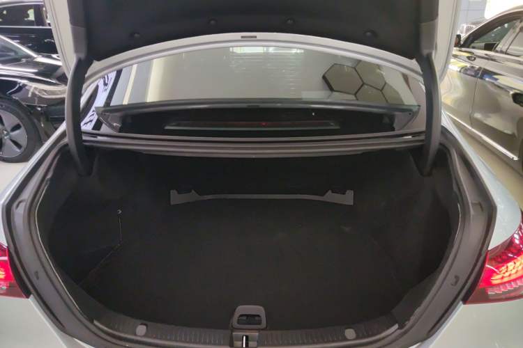 Used Mercedes-Benz E-Class 2021 E 300 L Sport Luxury Edition Trunk