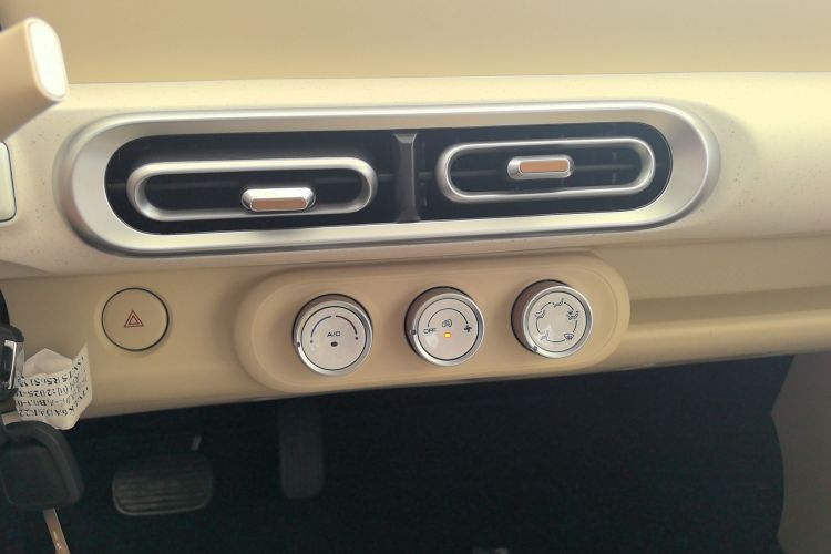 Used Wuling Hongguang MINIEV 2024 3rd Generation 215km Youth Edition Audio And AC Panel