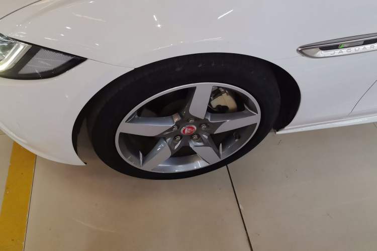 Used Jaguar XE 2017 2.0T 200 PS R-Sport