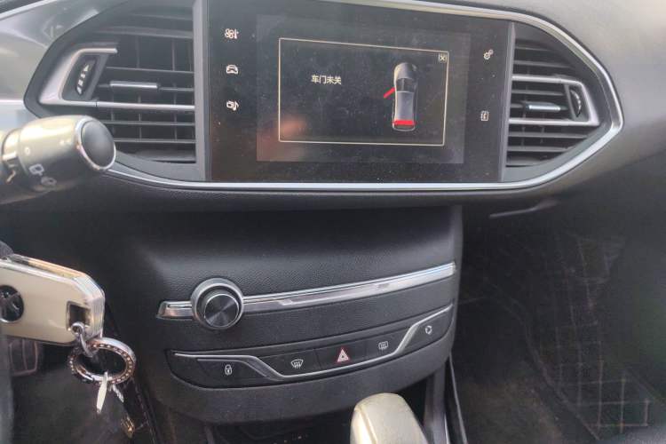 Used Peugeot 308S 2015 1.6T Automatic Jingchi Edition Audio And AC Panel