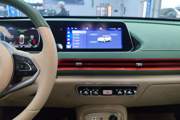 Used ORA Good Cat 2023 401 km Standard Range Luxury Version Lithium Iron Phosphate