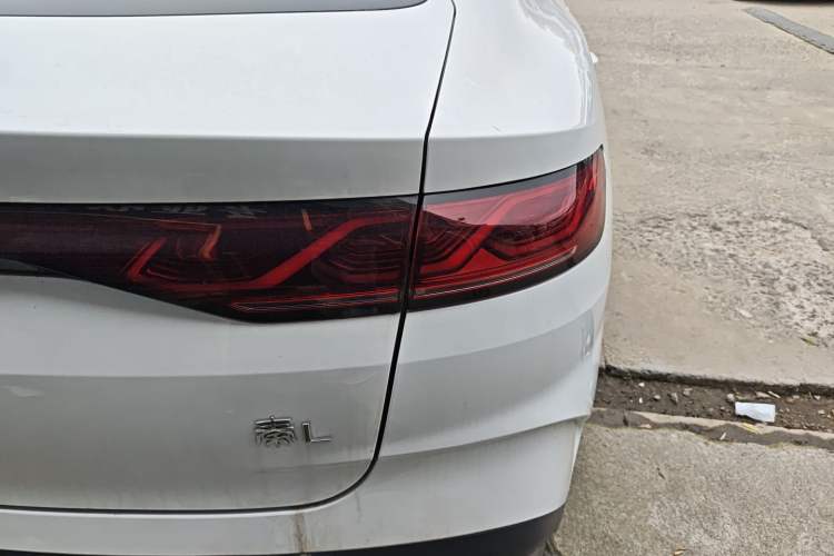 Used BYD Qin L 2024 DM-i 120KM Excellence Model Right Rear Taillight