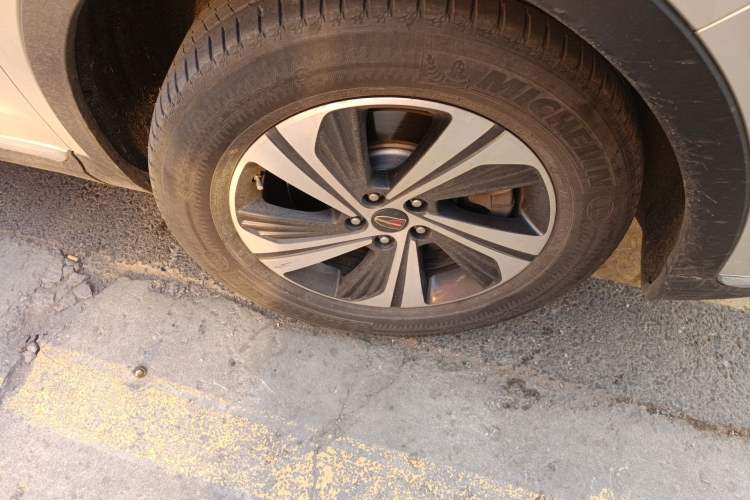 Used Hongqi HS5 2019 2.0T Smart Connect Flagship Edition Right Front Wheel Hub