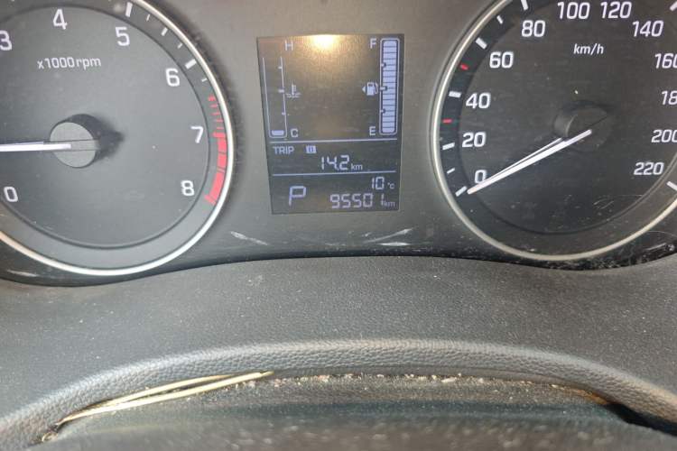 Used Hyundai ix25 2015 1.6L Automatic Two-Wheel Drive Smart GLS Trim Odometer Close Up