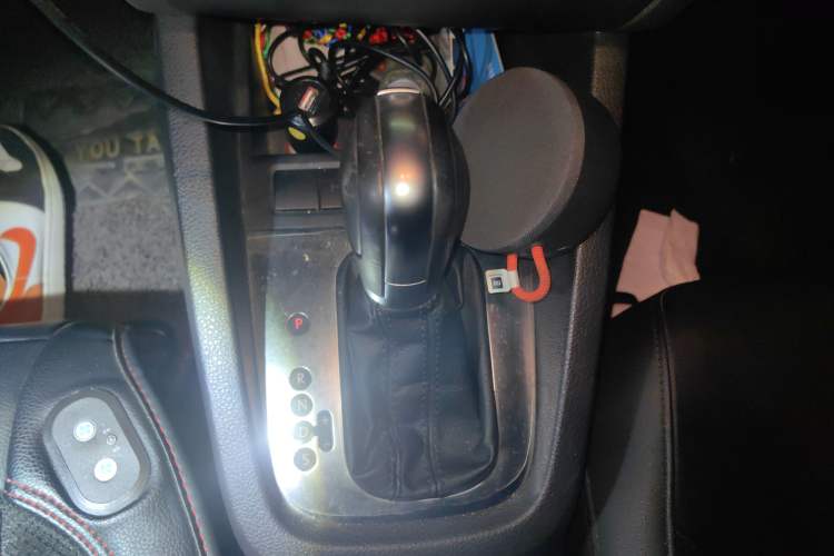 Used Volkswagen Sagitar 2014 1.6L Automatic Comfort Model Gear Lever