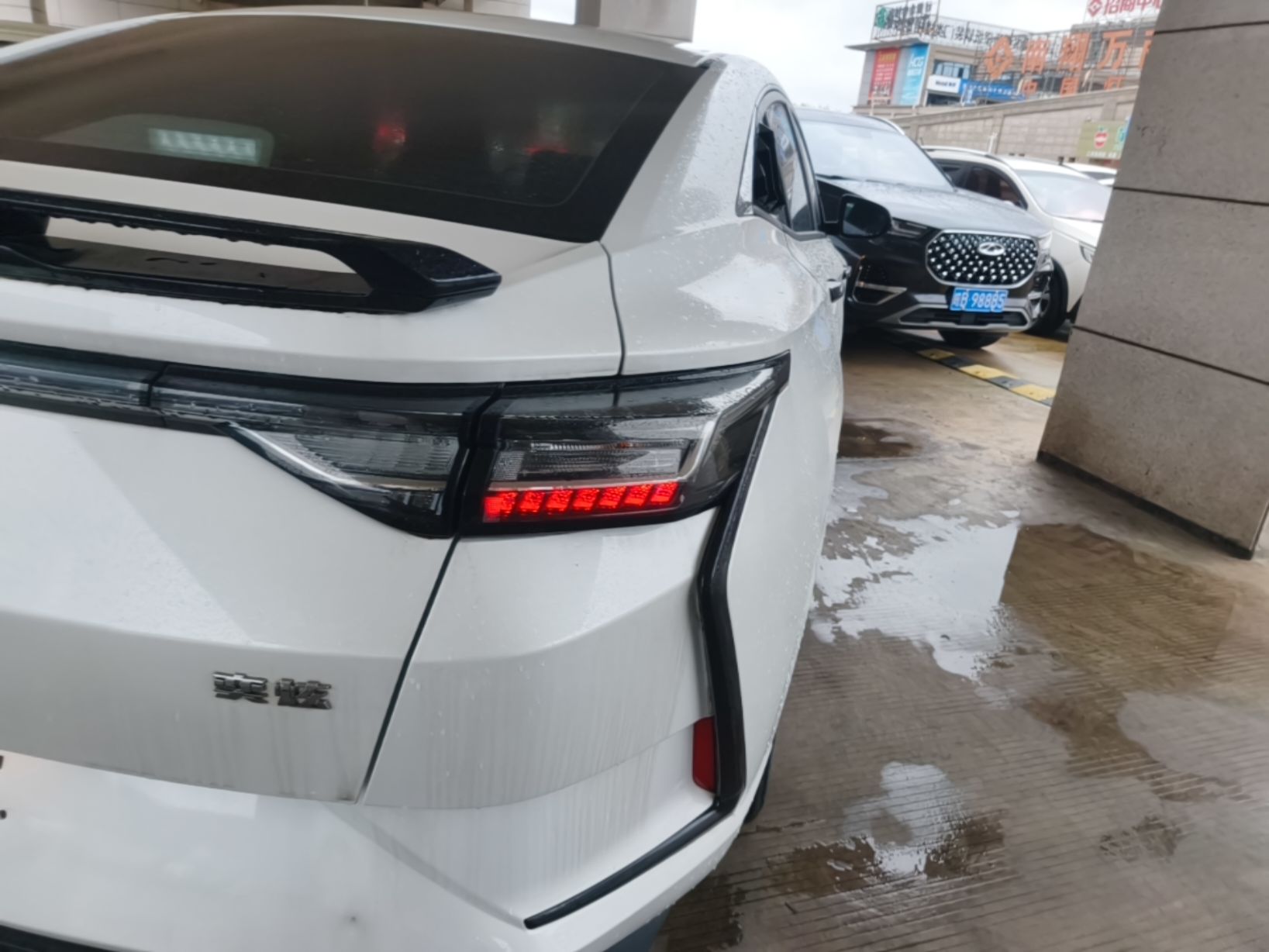 Dongfeng Aeolus Yixuan 2023 1.5L Automatic Glory Edition — снимка 9