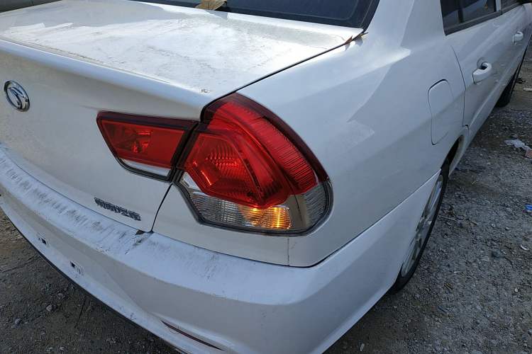 Used Soueast V3 Lingyue 2015 1.5L Manual Happiness Edition