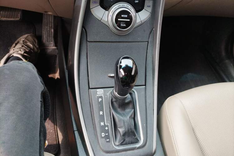 Used Hyundai Elantra (5th Generation / Langdong) 2015 1.6L Automatic Luxury Model Gear Lever