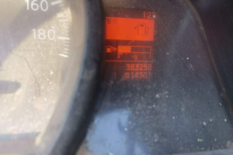 Used Nissan NV200 2011 1.6L 232 Seats Zunya Trim Odometer Close Up