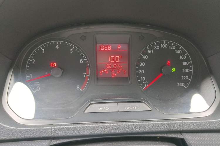 Used Volkswagen Jetta 2015 Value Edition 1.6L Automatic Fashion Version Odometer Close Up