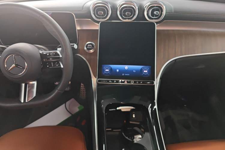 Used Mercedes-Benz GLC New Energy 2025 350 e L 4MATIC Collector's Edition Audio And AC Panel