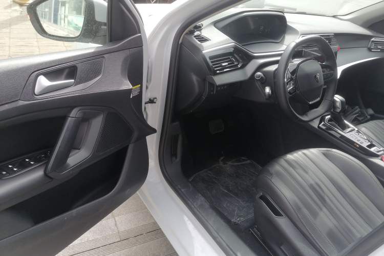 Used Peugeot 408 2024 360THP "Da Da" Model – Latou Edition Driver Seat