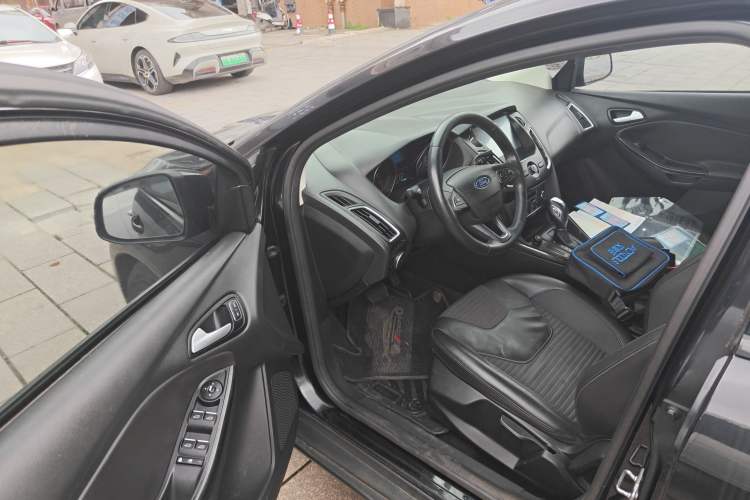 Used Ford Focus 2015 Sedan 1.6L Automatic Trend Model Driver Seat