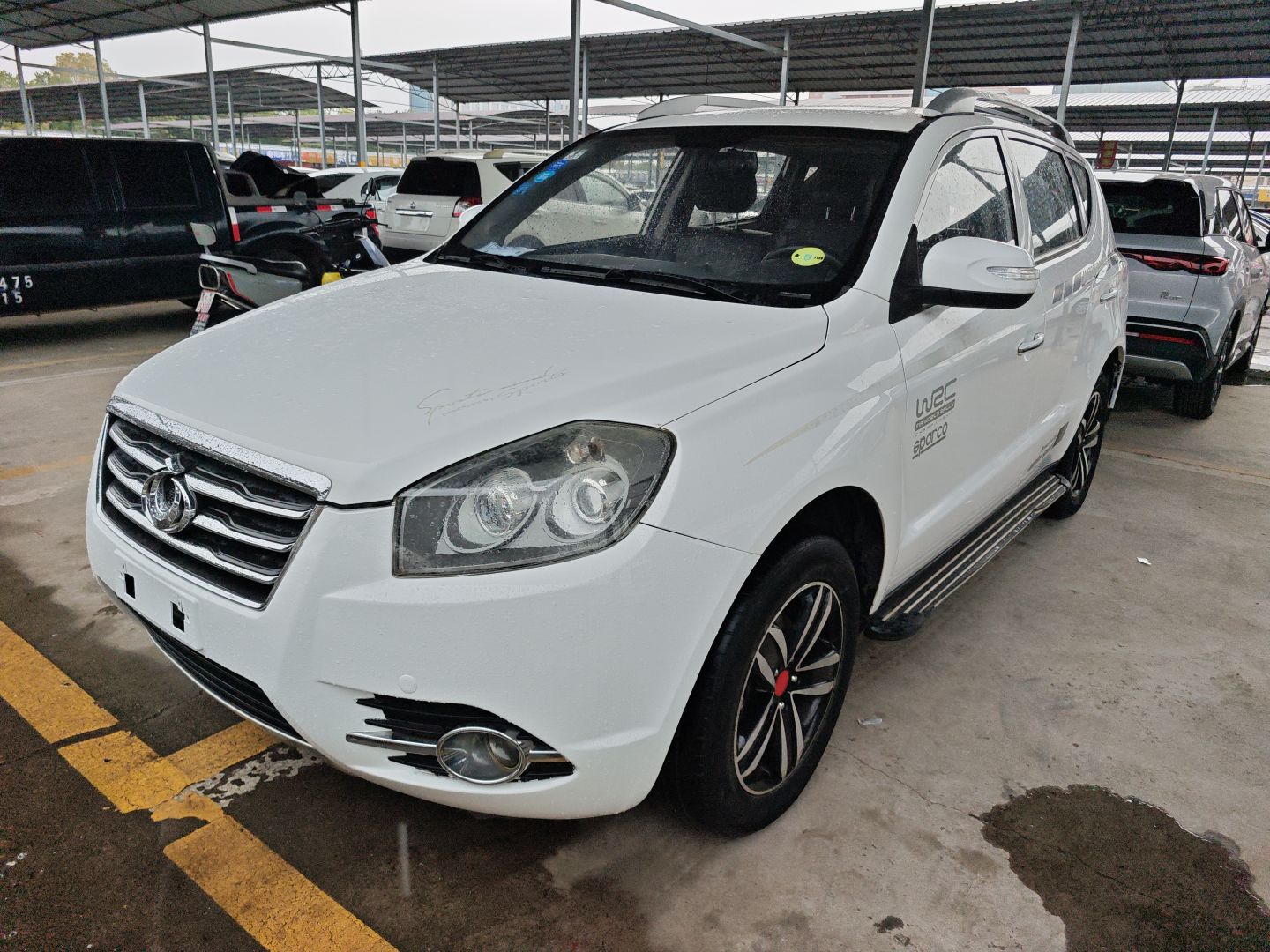 Под передней частью автомобиля