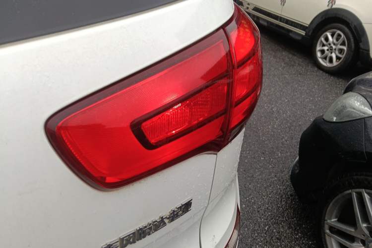 Used Kia Sportage R 2016 2.0L Automatic Two-Wheel Drive GL Right Rear Taillight