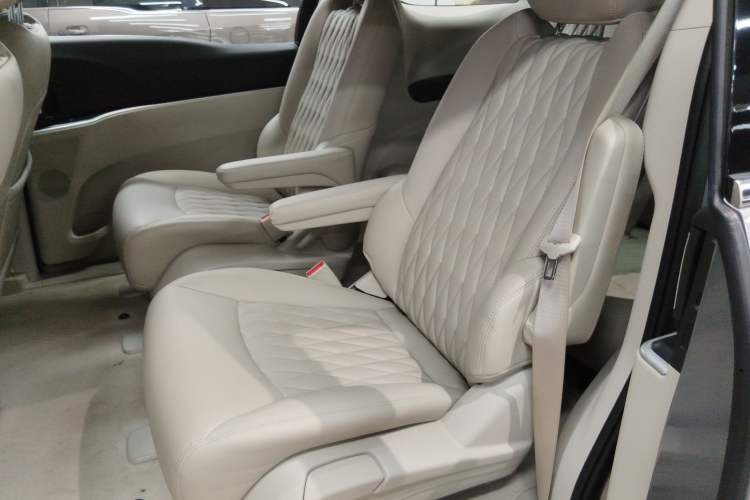 Used Buick GL8 2023 Land Executive Class Comfort Model