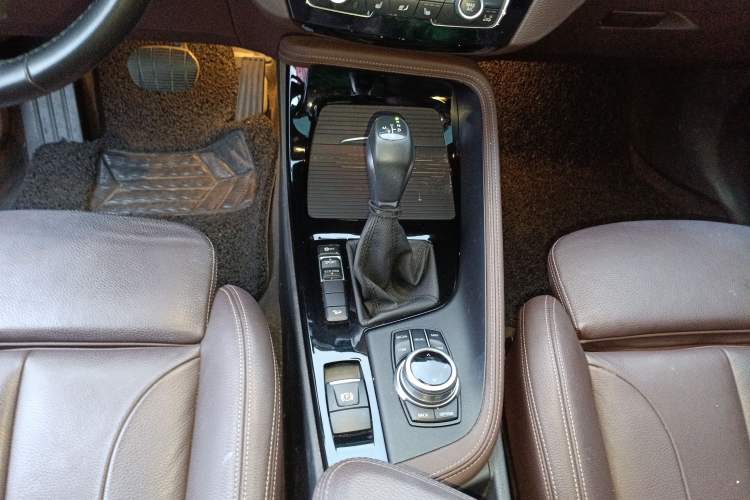 Used BMW X1 2018 xDrive20Li Luxury Edition Gear Lever