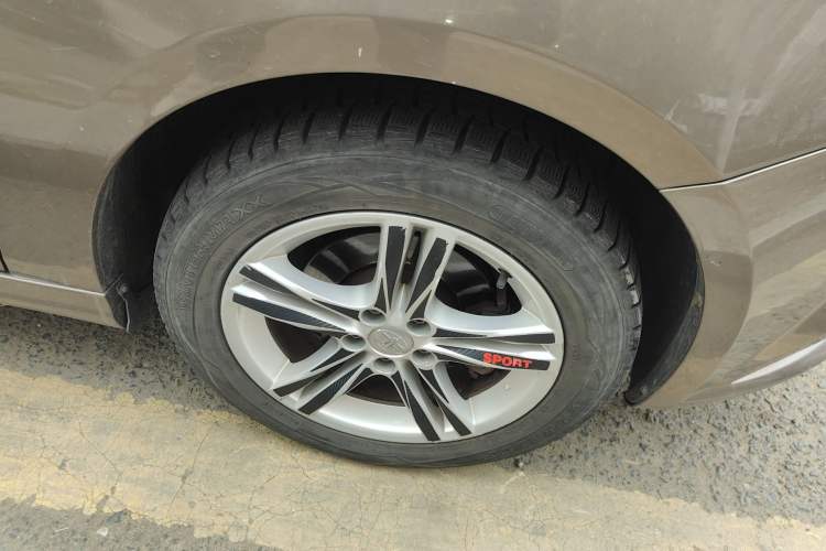 Used Bestune B30 2016 1.6L Automatic Luxury Model Right Front Wheel Hub