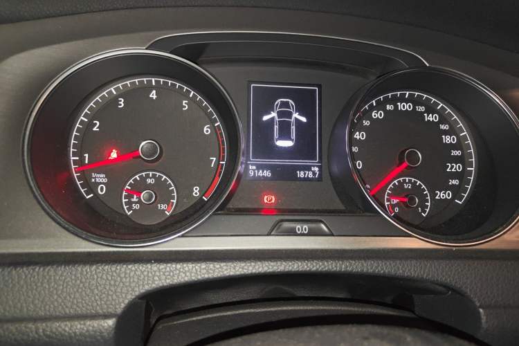 Used Volkswagen Golf 2014 1.4TSI Automatic Comfort Model Odometer Close Up