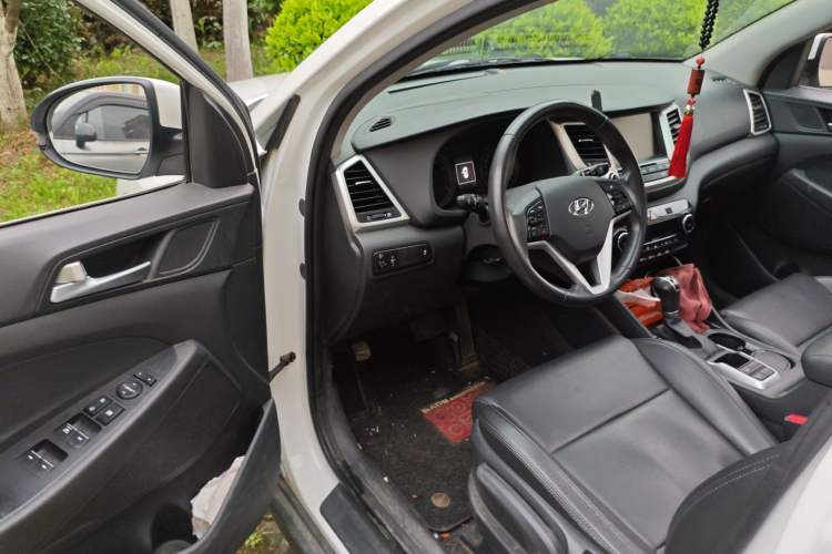 Used Hyundai Tucson 2015 1.6T Dual-Clutch Two-Wheel-Drive Smart Model Driver Seat